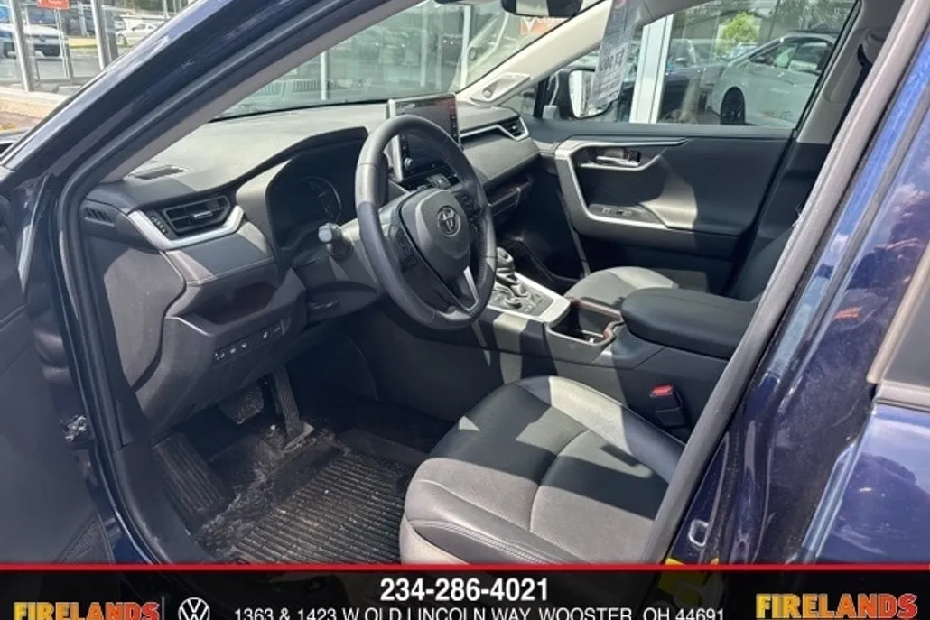 2022 Toyota RAV4 Limited photo 1
