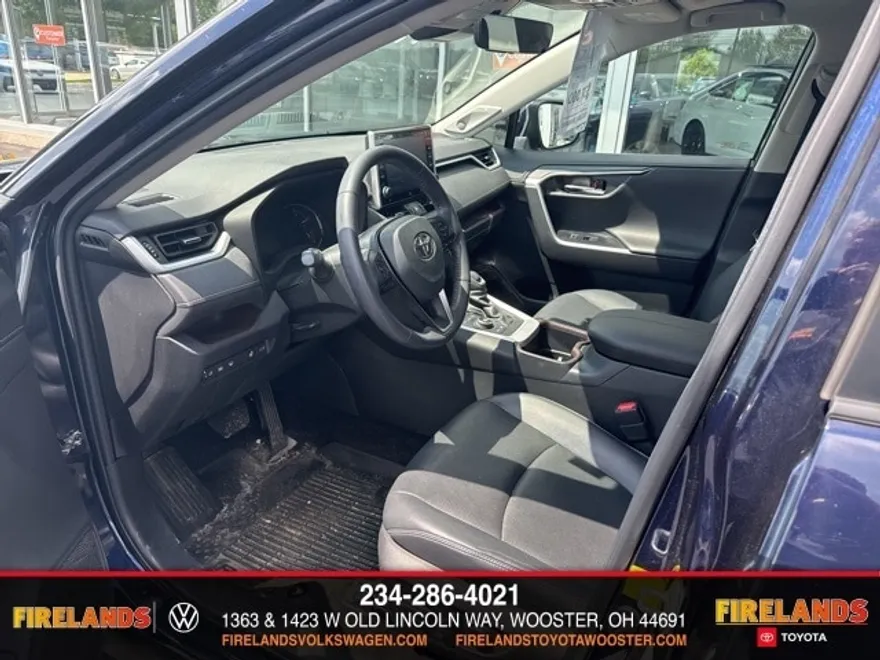 2022 Toyota RAV4 Limited photo 1