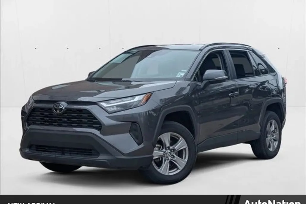 2024 Toyota RAV4 XLE photo 1