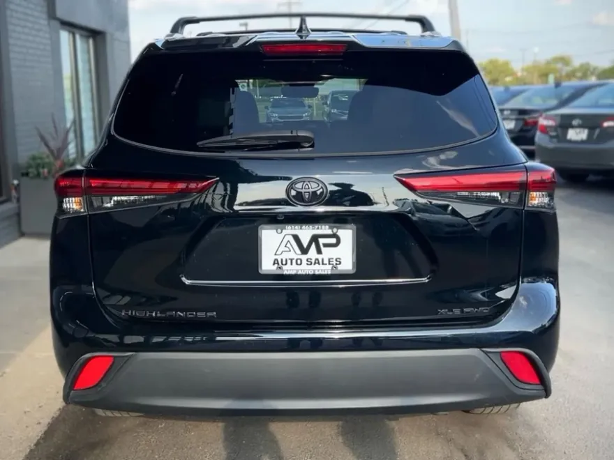 2022 Toyota Highlander XLE Sport photo 1