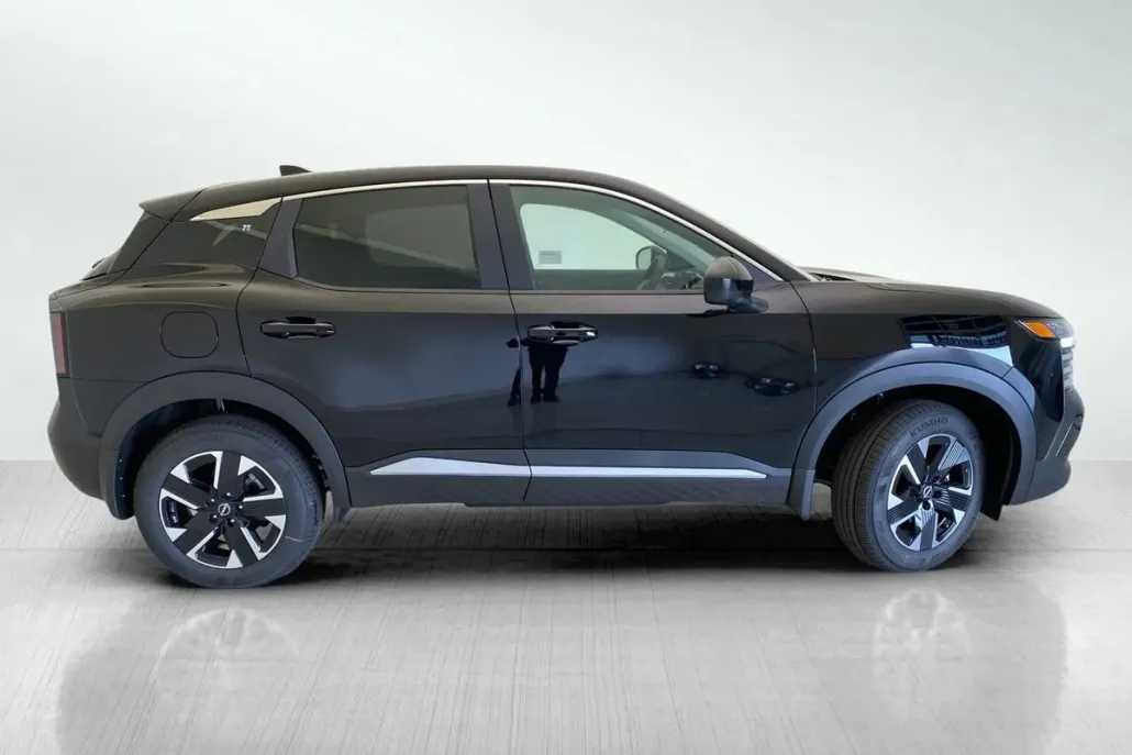 2025 Nissan Kicks SV photo 1