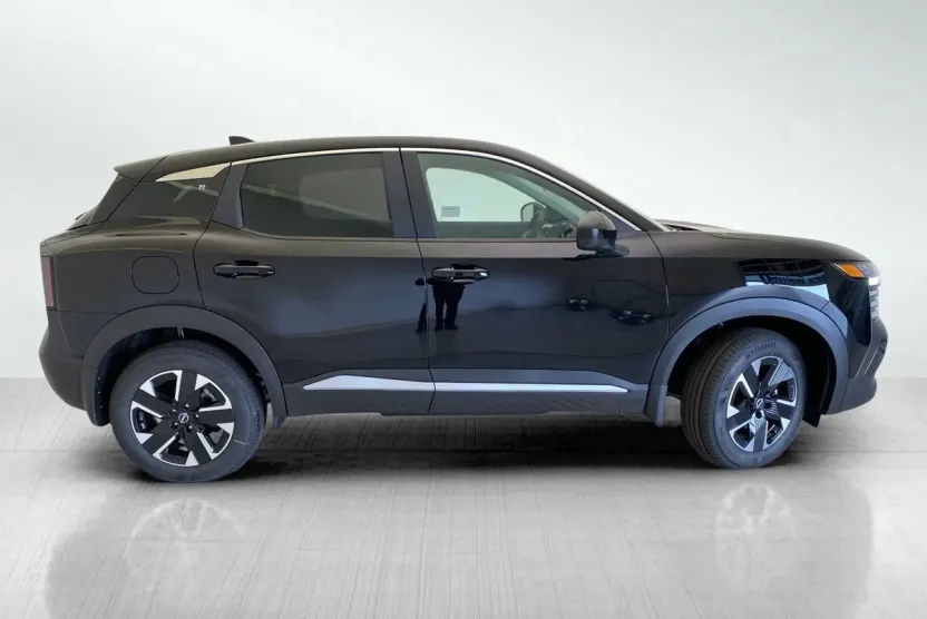 2025 Nissan Kicks SV photo 1