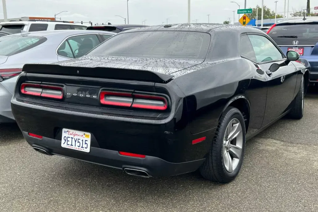 2018 Dodge Challenger SXT photo 1