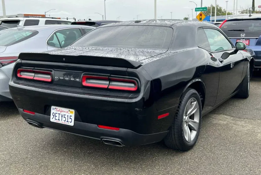 2018 Dodge Challenger SXT photo 1