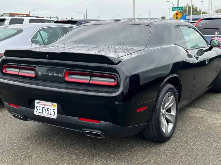 2018 Dodge Challenger SXT photo 1