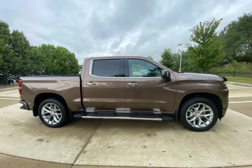 2019 Chevrolet Silverado 1500 High Country photo 1