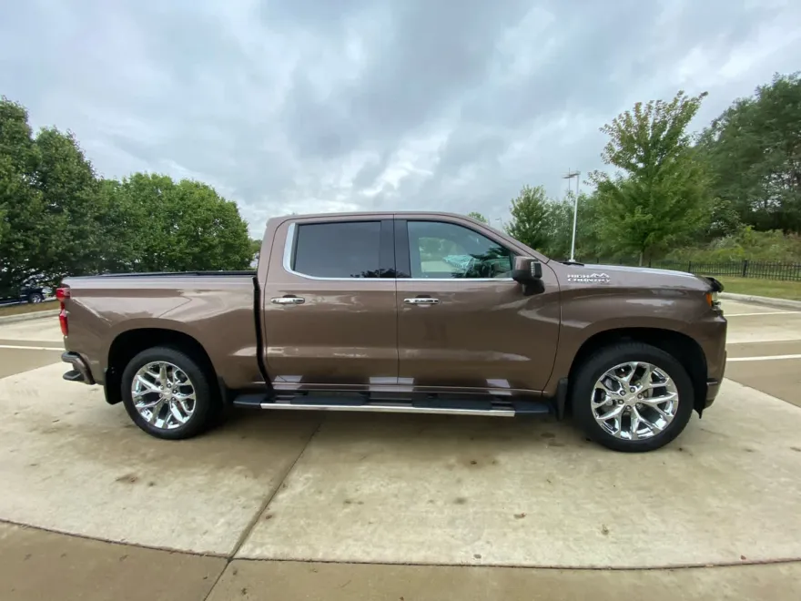 2019 Chevrolet Silverado 1500 High Country photo 1