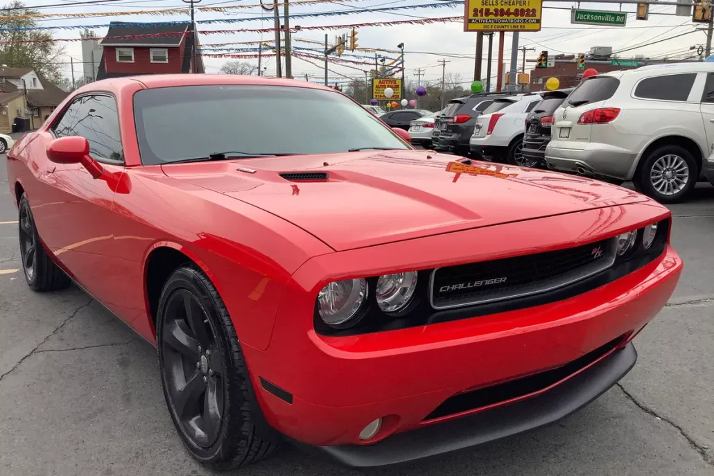 2013 Dodge Challenger R/T Plus photo 1