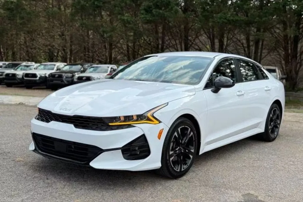 2023 Kia K5 GT-Line photo 1