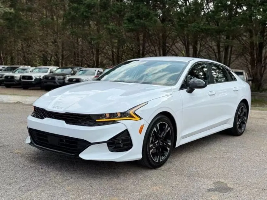 2023 Kia K5 GT-Line photo 1