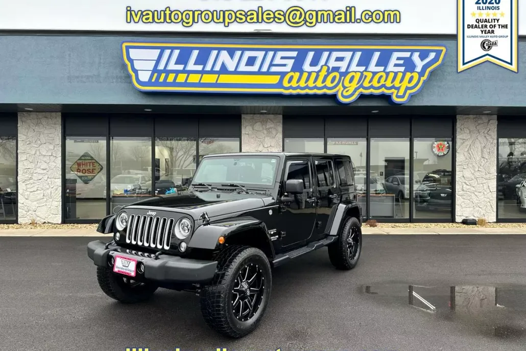 2017 Jeep Wrangler Unlimited Sahara photo 1