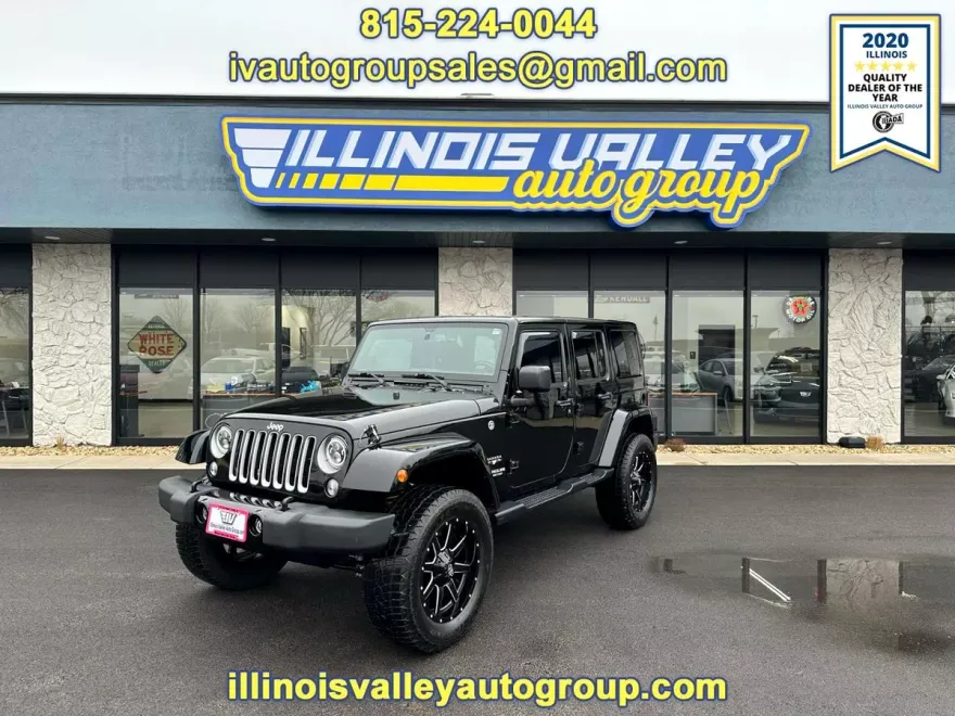 2017 Jeep Wrangler Unlimited Sahara photo 1