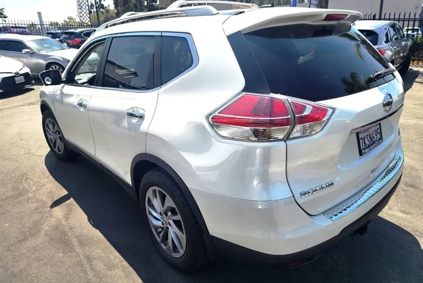 2015 Nissan Rogue SL photo 1