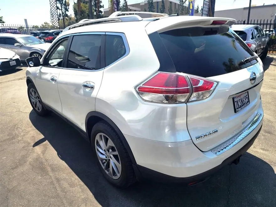 2015 Nissan Rogue SL photo 1