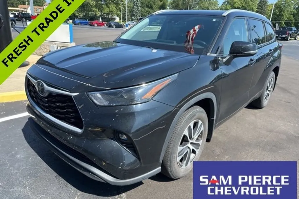 2022 Toyota Highlander XLE photo 1