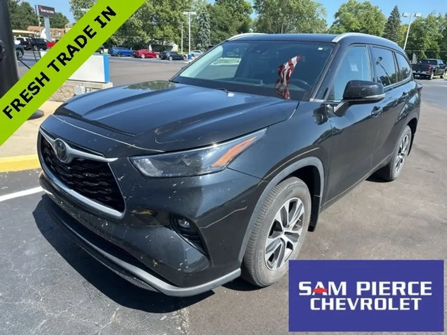 2022 Toyota Highlander XLE photo 1