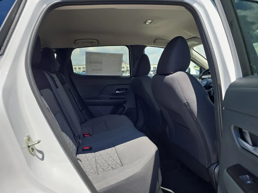 2025 Nissan Kicks SV photo 1