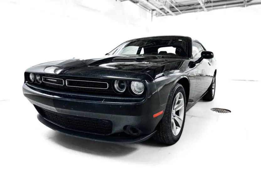 2015 Dodge Challenger SXT photo 1