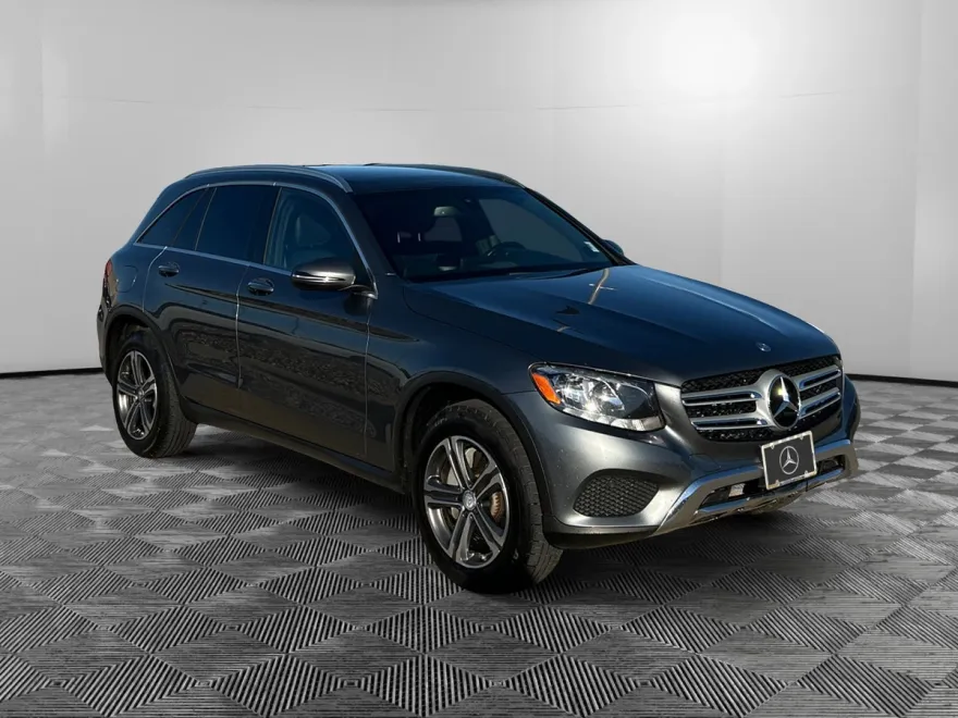 2017 Mercedes Benz GLC 300 4MATIC photo 1