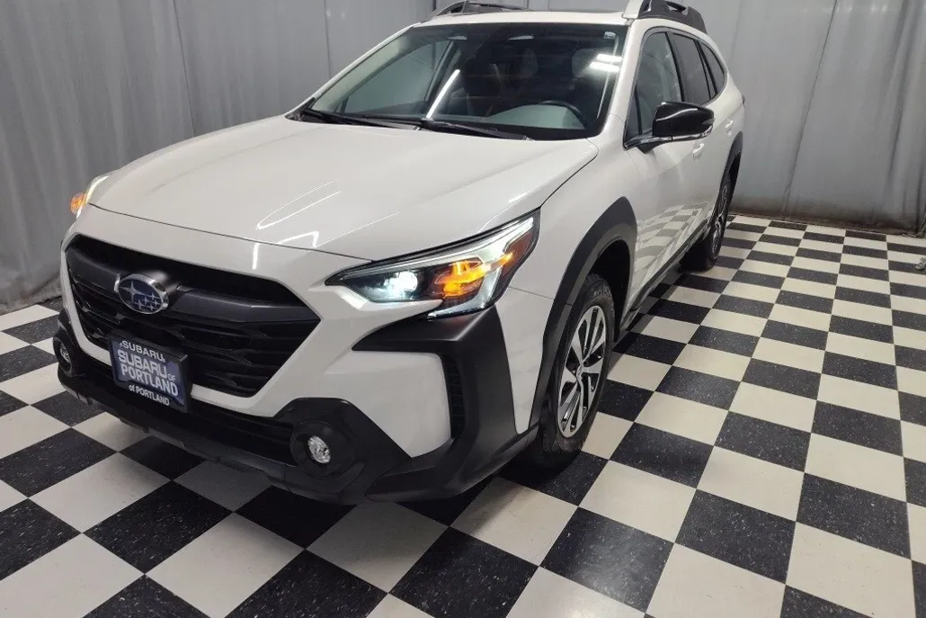 2024 Subaru Outback Premium photo 1