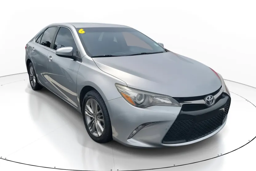 2016 Toyota Camry SE photo 1