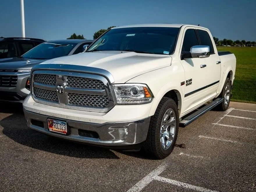2016 Ram 1500 Laramie photo 1