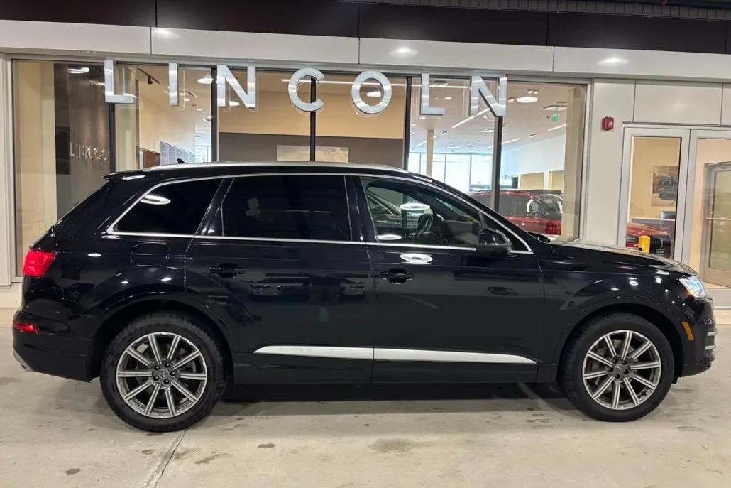 2017 Audi Q7 3.0T Premium Plus photo 1