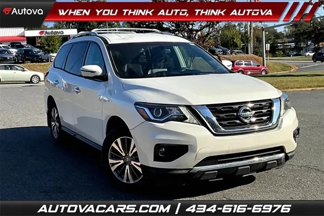 2018 Nissan Pathfinder SL photo 1