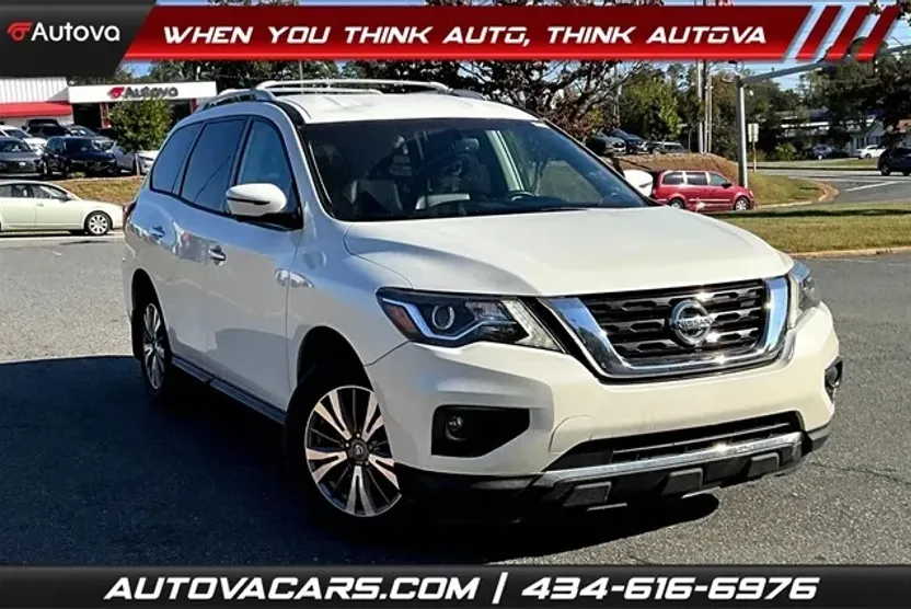 2018 Nissan Pathfinder SL photo 1