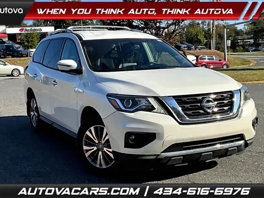 2018 Nissan Pathfinder SL photo 1