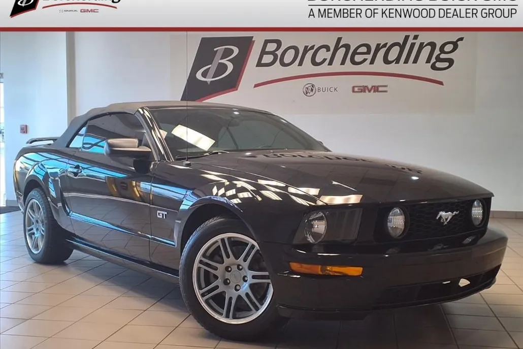 2006 Ford Mustang GT Deluxe Convertible photo 1