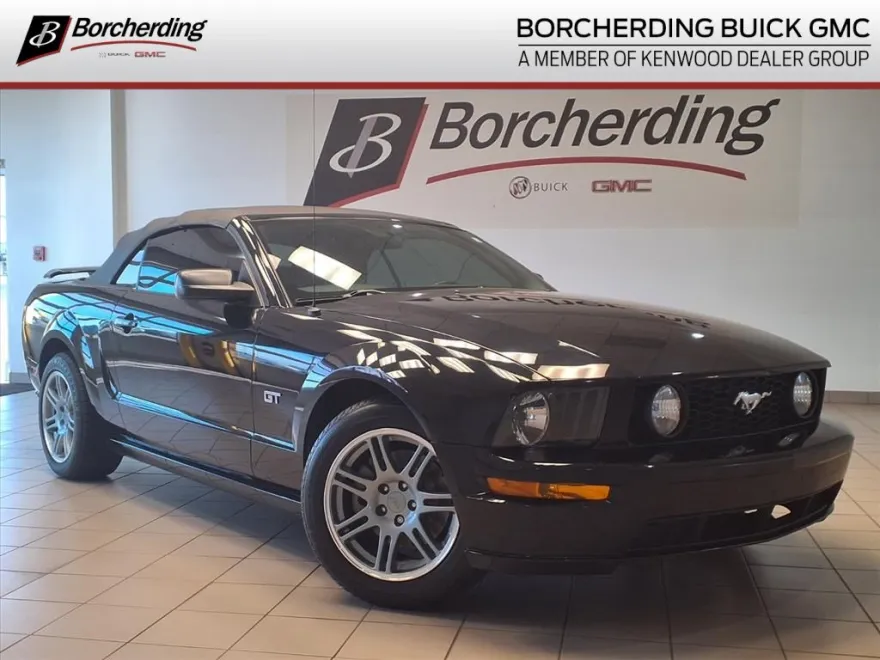 2006 Ford Mustang GT Deluxe Convertible photo 1