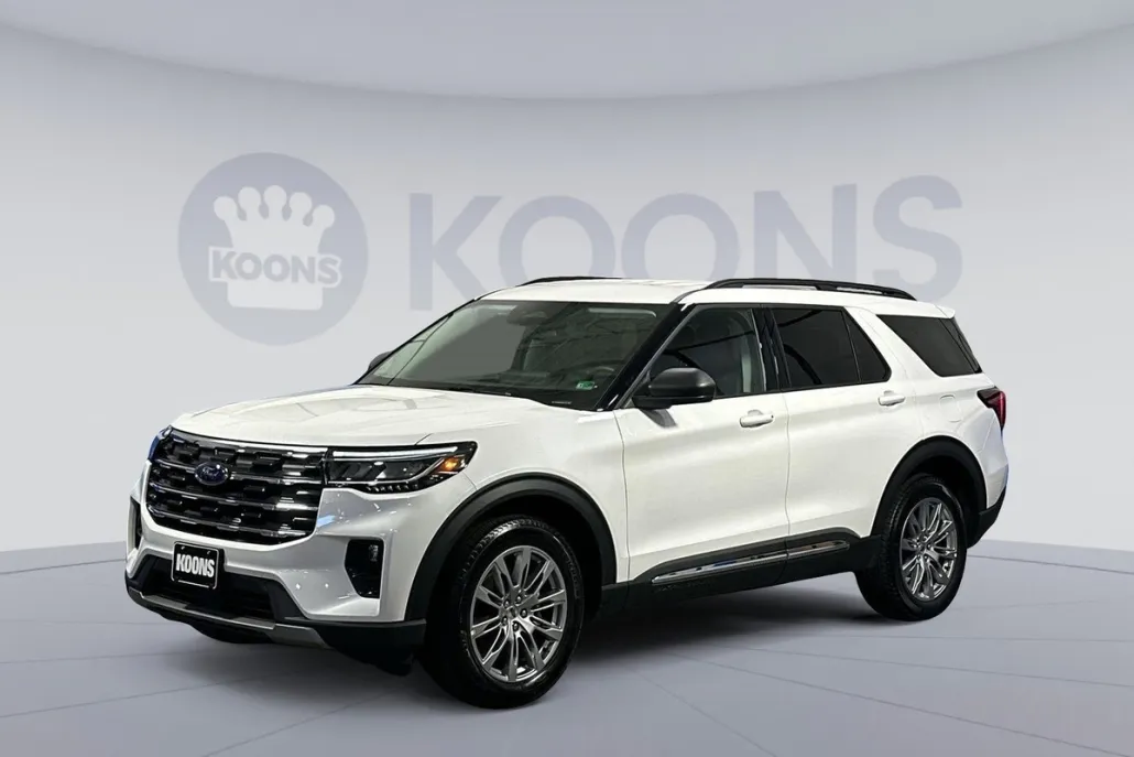 2025 Ford Explorer photo 1
