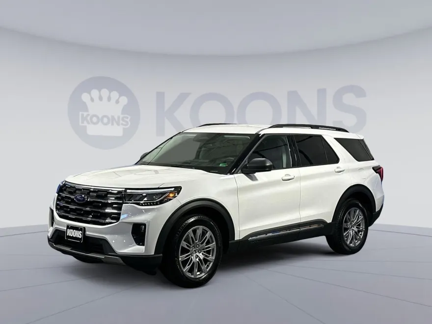2025 Ford Explorer photo 1