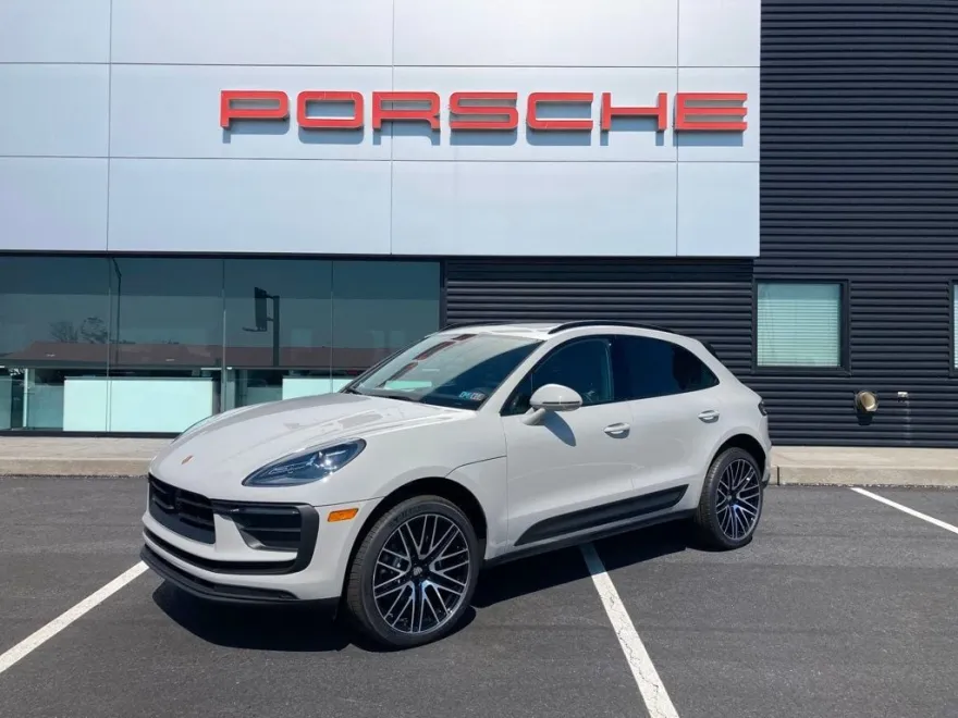 2025 Porsche Macan T photo 1