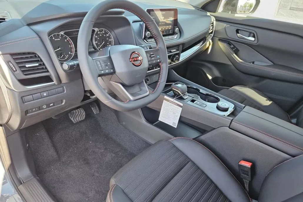 2025 Nissan Rogue SV photo 1