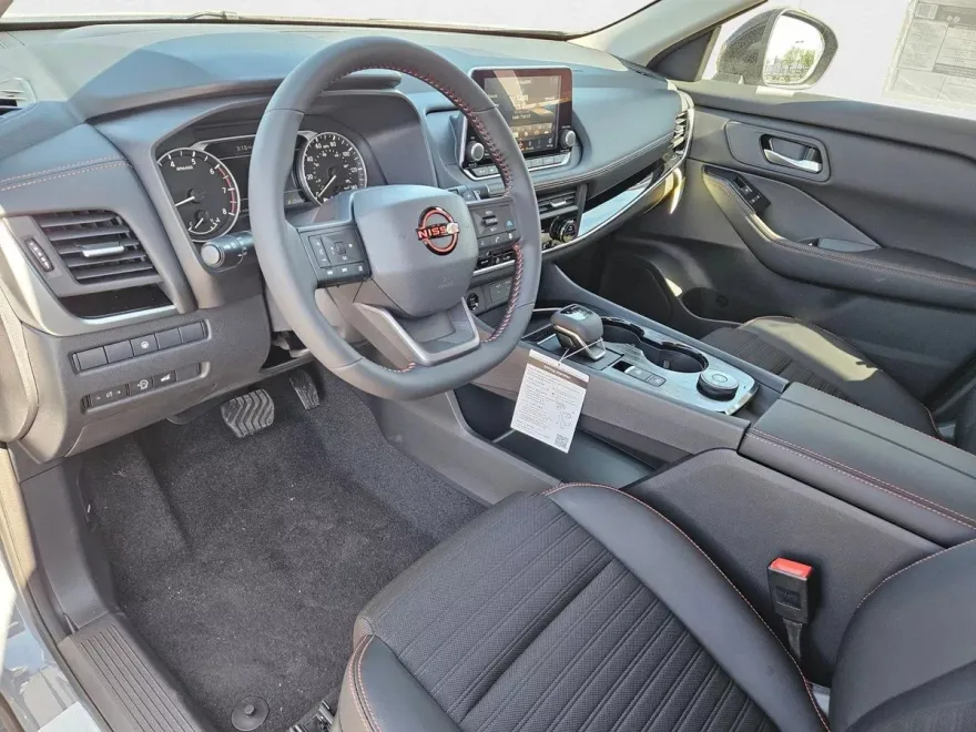 2025 Nissan Rogue SV photo 1