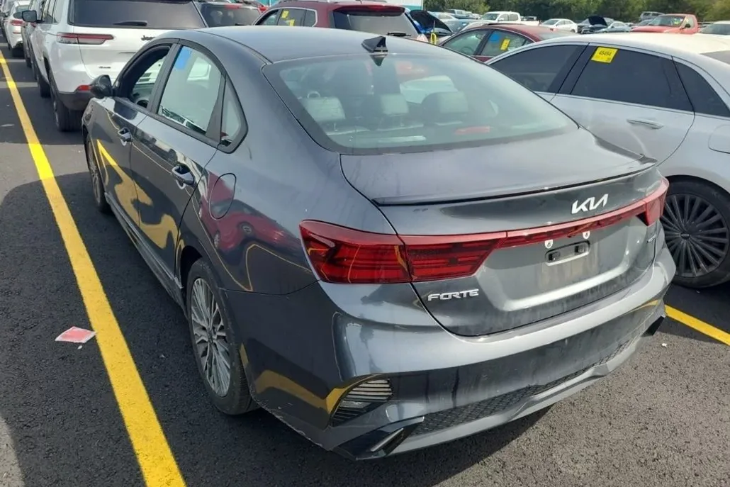 2024 Kia Forte GT-Line photo 1
