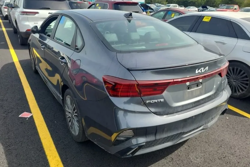 2024 Kia Forte GT-Line photo 1