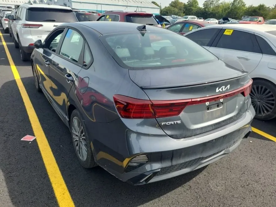 2024 Kia Forte GT-Line photo 1