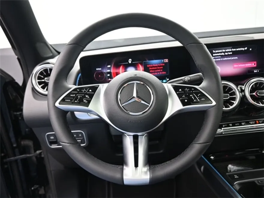 2026 Mercedes Benz GLB 250 photo 1