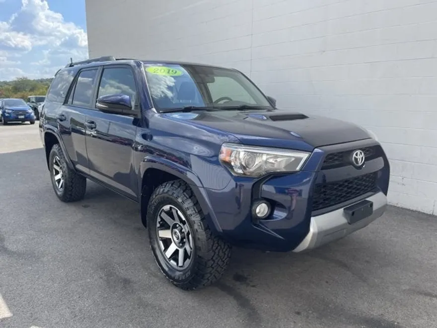 2019 Toyota 4Runner TRD Off-Road Premium photo 1