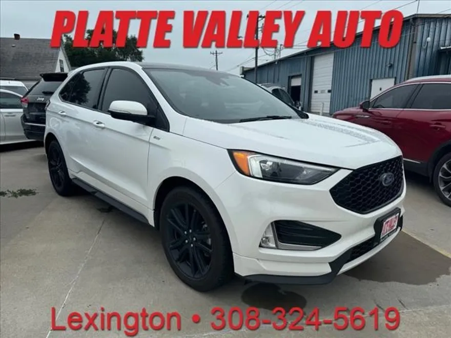 2020 Ford Edge Titanium photo 1