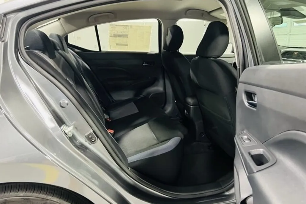 2025 Nissan Versa SV photo 1