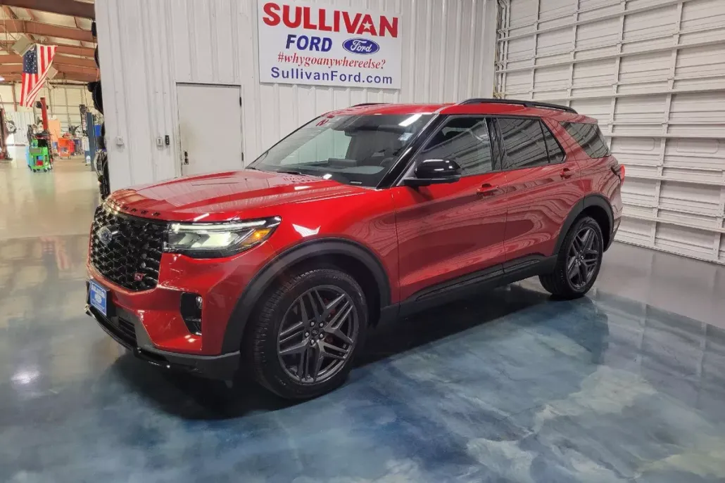 2025 Ford Explorer ST photo 1