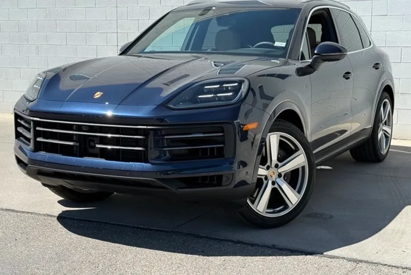 2026 Porsche Cayenne Base photo 1