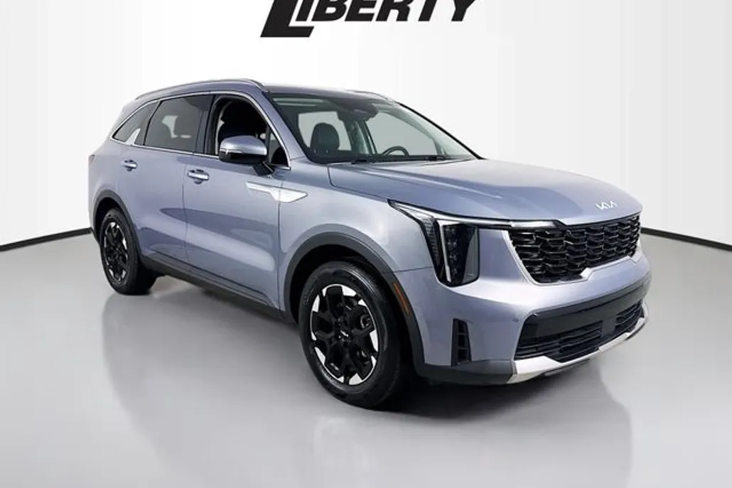 2024 Kia Sorento S photo 1