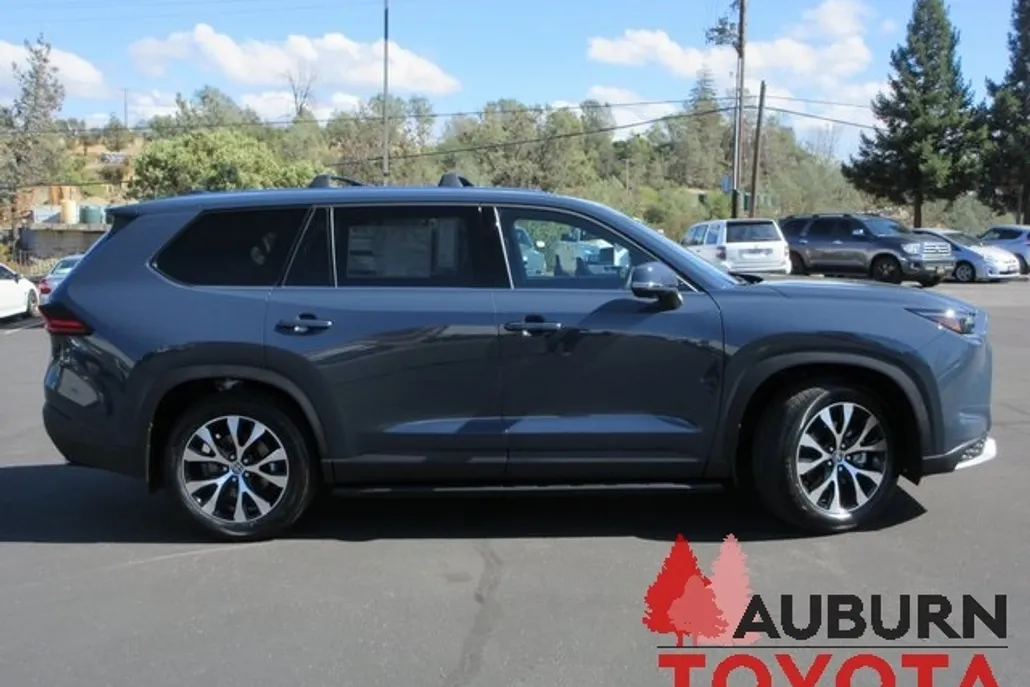 2026 Toyota Highlander Hybrid Limited photo 1