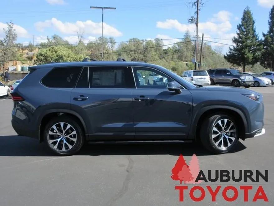 2026 Toyota Highlander Hybrid Limited photo 1