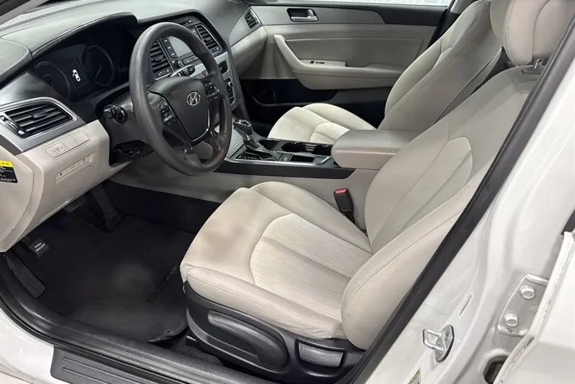 2016 Hyundai Sonata Hybrid SE photo 1